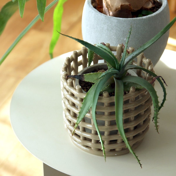 【国内在庫あり】ferm LIVING (ファームリビング) Ceramic Basket (セラミックバスケット) Small オフホワイト/カシミア/エメラルドグリーン 北欧/ポット/鉢カバー/かご/小物収納/インテリア/日本正規代理店品