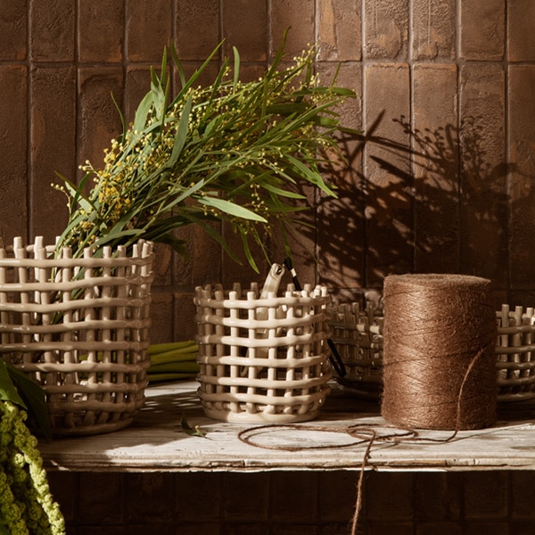 【国内在庫あり】ferm LIVING (ファームリビング) Ceramic Basket (セラミックバスケット) Small オフホワイト/カシミア/エメラルドグリーン 北欧/ポット/鉢カバー/かご/小物収納/インテリア/日本正規代理店品