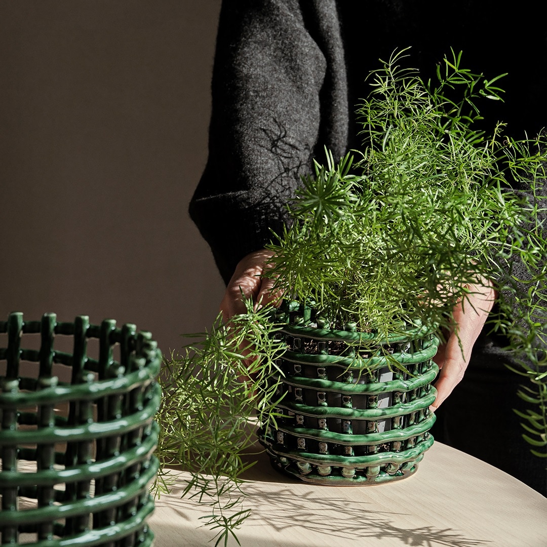 【国内在庫あり】ferm LIVING (ファームリビング) Ceramic Basket (セラミックバスケット) Small オフホワイト/カシミア/エメラルドグリーン 北欧/ポット/鉢カバー/かご/小物収納/インテリア/日本正規代理店品