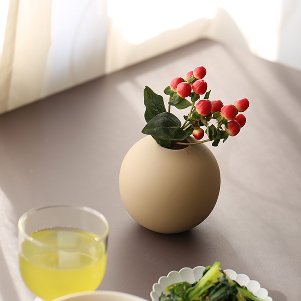 Cooee Design (クーイーデザイン) Ball Vase (ボールベース) 10cm ホワイト/サンド/ブラッシュ/グレー/ブラック 北欧/インテリア/花瓶/日本正規代理店品【送料無料キャンペーン】